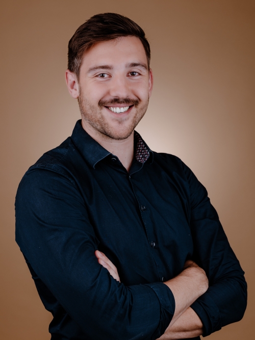 Aufnahme eines männlichen Vertriebmitarbeiters: Johannes Gadzalli